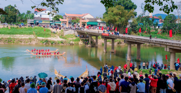 Hằng năm, cứ mỗi dịp Tết, lễ hội đua thuyền trên sông ở Hà Tĩnh trở thành điểm hẹn náo nhiệt, gắn kết bao người dân trong niềm vui thi đấu và reo hò cổ vũ