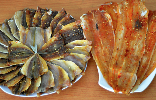 Những món ăn ngày Tết ở Suối Kiết không phải những món sang trọng, mà là những hương vị quê hương mộc mạc như bánh chưng, khô cá, rau rừng